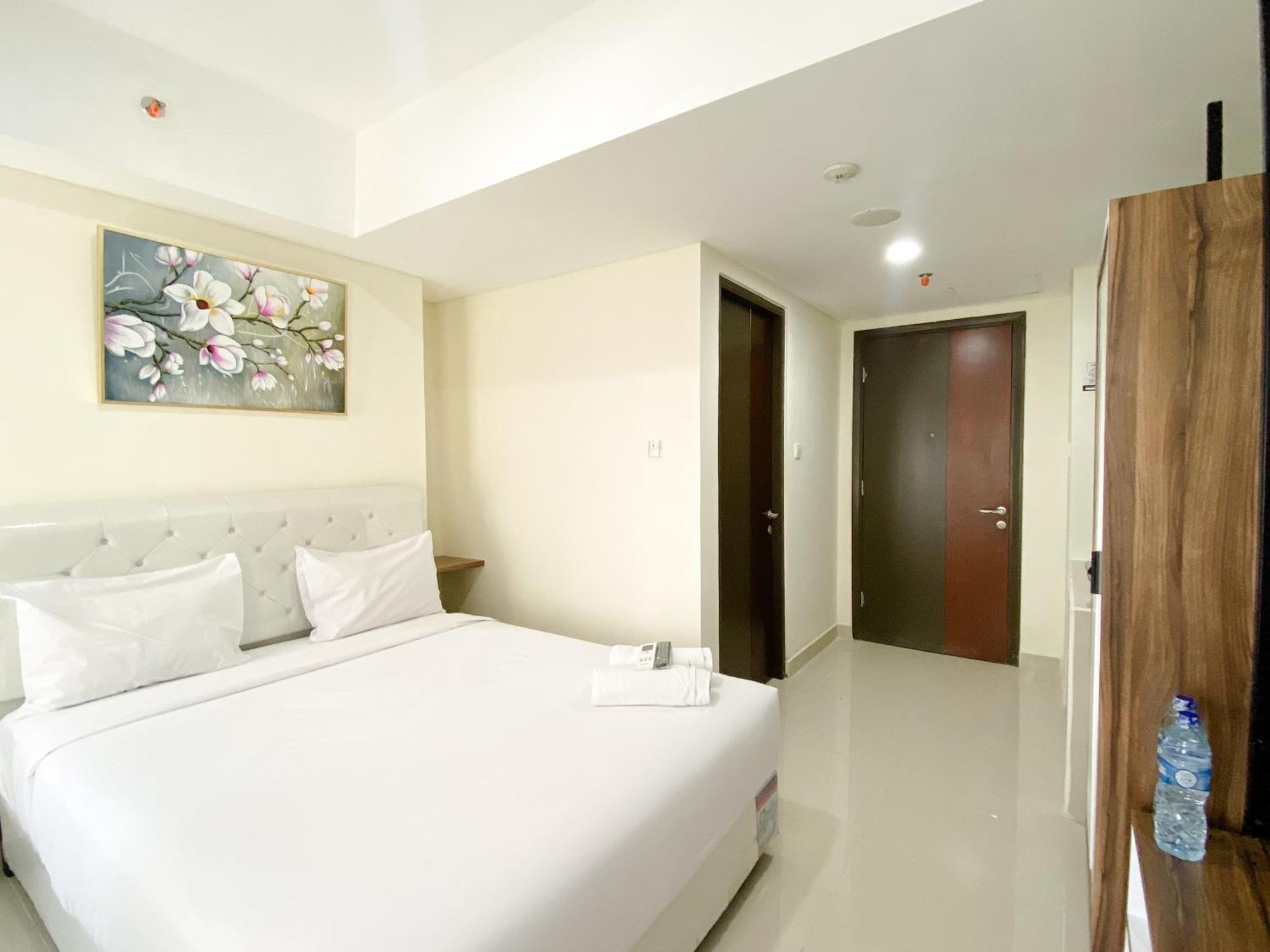 Homey And Cozy Stay Studio Room Pollux Chadstone Apartment By Travelio Cikarang Exterior foto