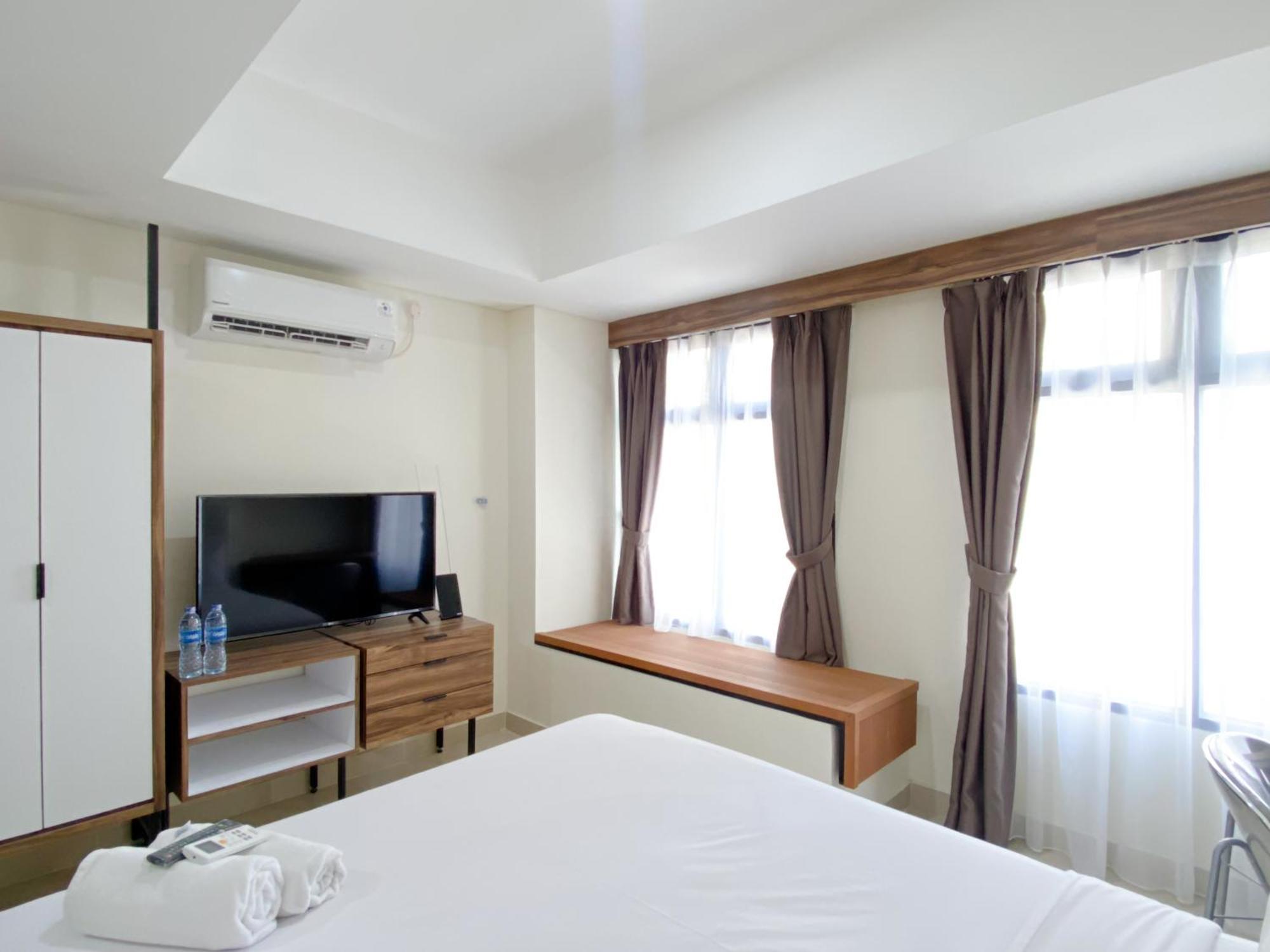 Homey And Cozy Stay Studio Room Pollux Chadstone Apartment By Travelio Cikarang Exterior foto